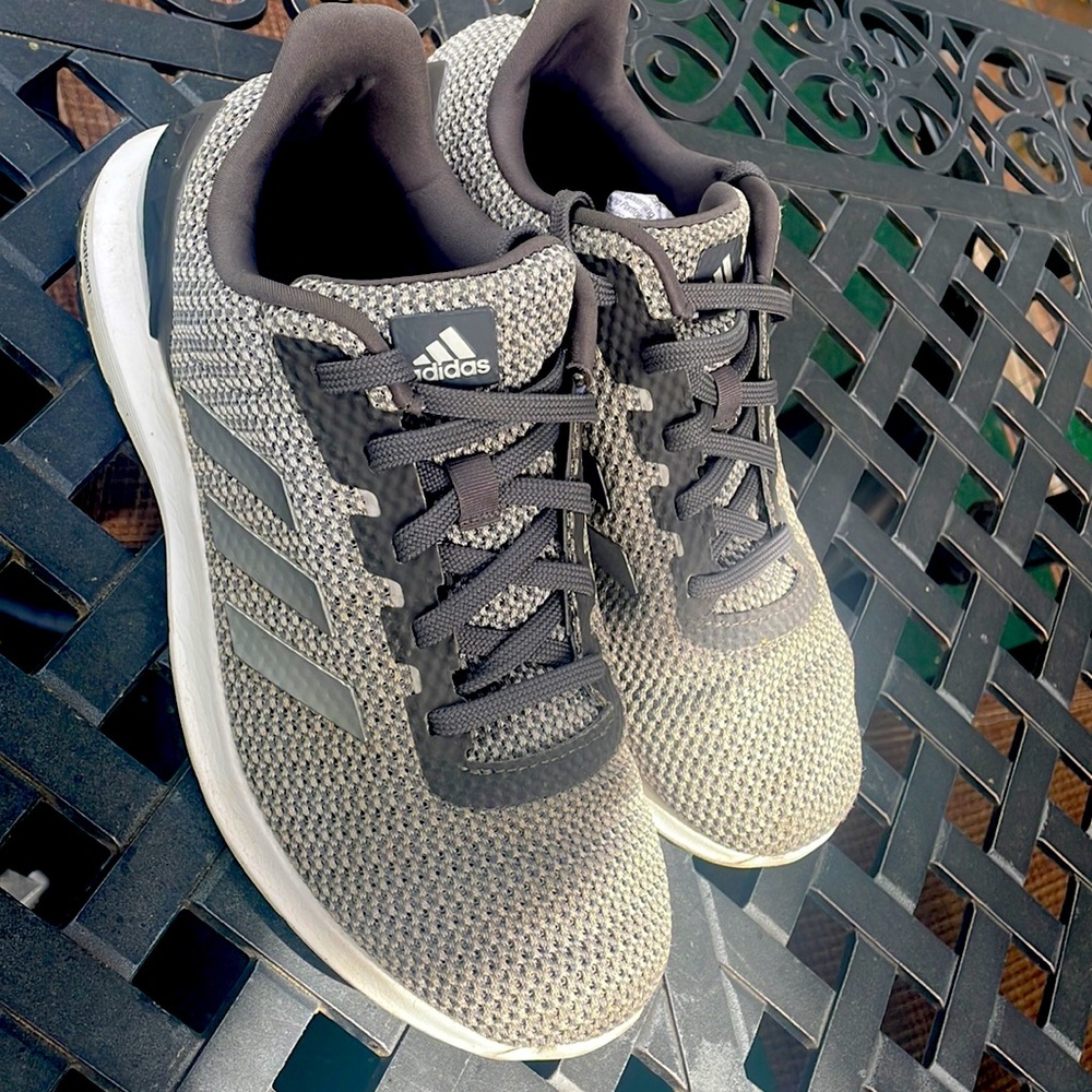 🏁ADIDAS TRAINERS🏁 silver/grey women’s size 8